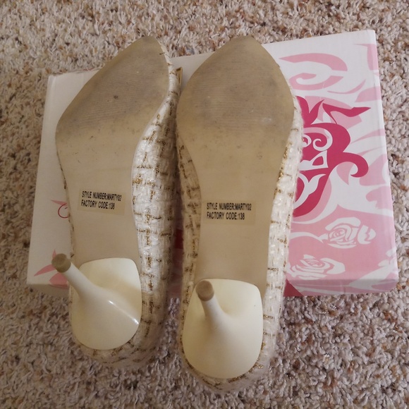 White heels - Picture 2 of 3